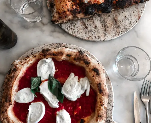 A fresh Neapolitan pizza